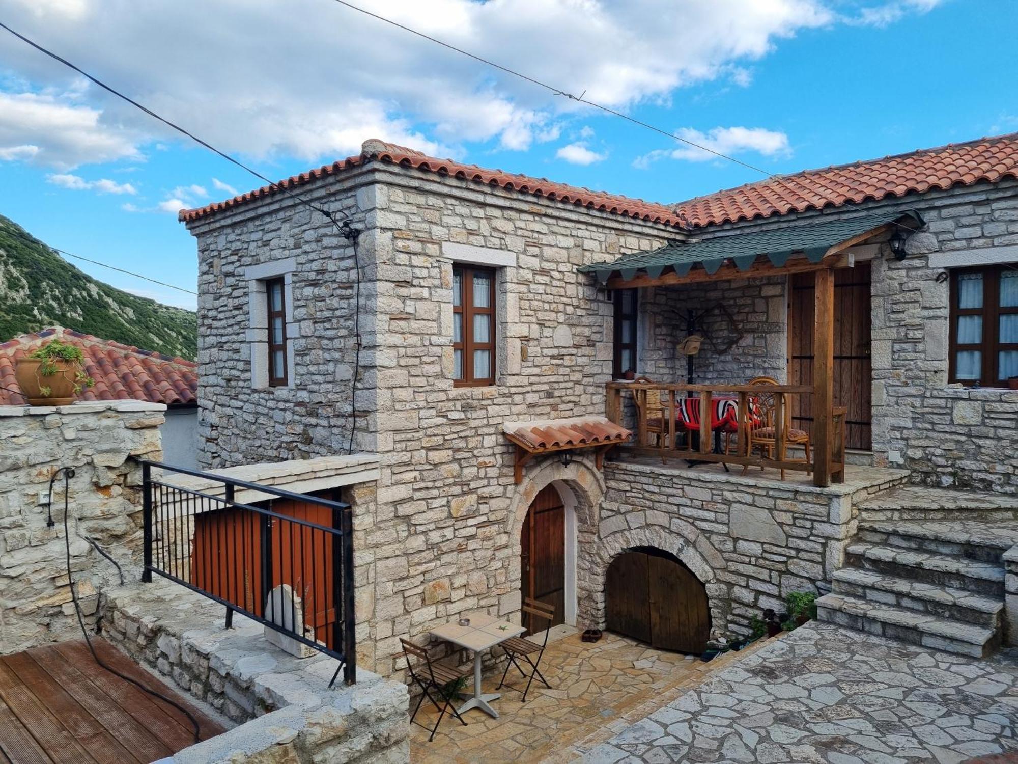 Olive Old Ferienhaus Qeparo